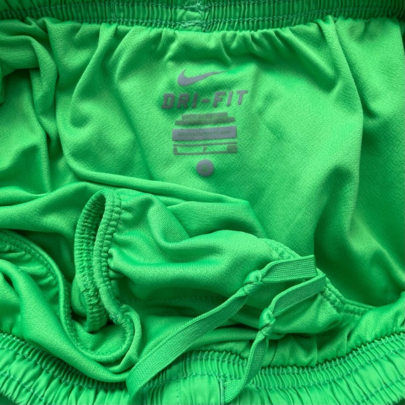 Nike Dri-Fit green shorts - Picture 3 of 3